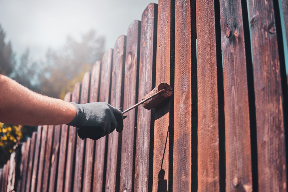 Cum faceti mentenanta unui gard de lemn